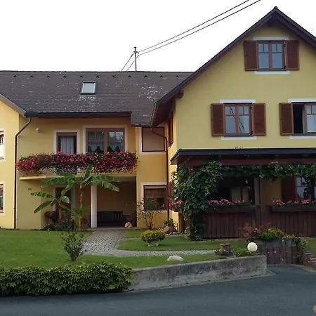 Konukevi Gastehaus Riegler